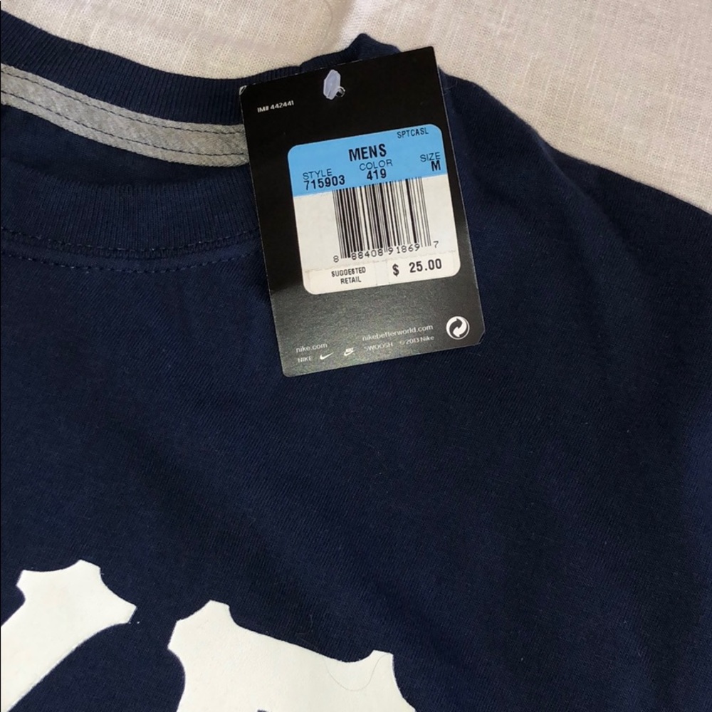 Nike NWT teeshirt - Picture 2 of 2
